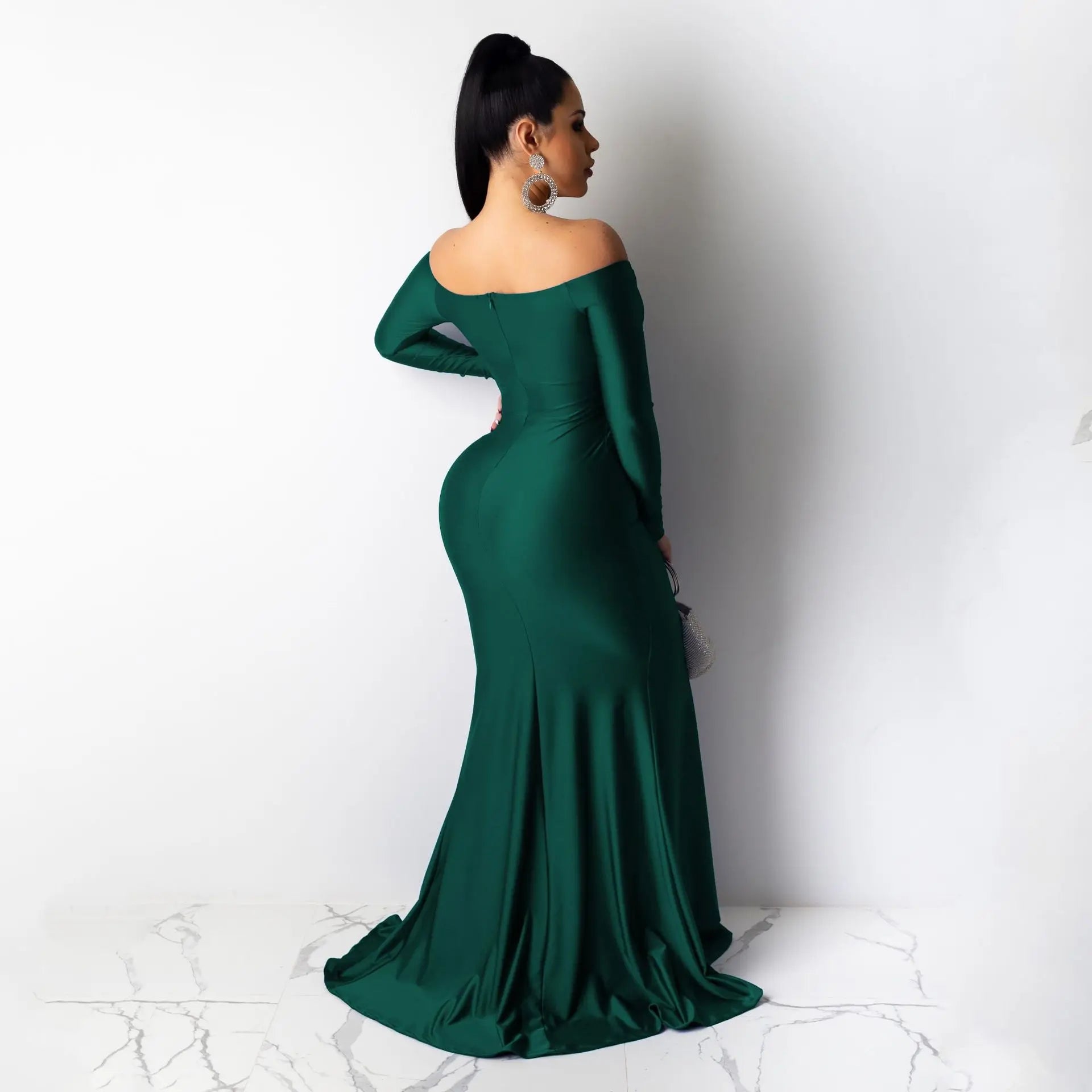 Vestido Longo de Festa Sereia com Decote Ombro a Ombro e Abertura Lateral
