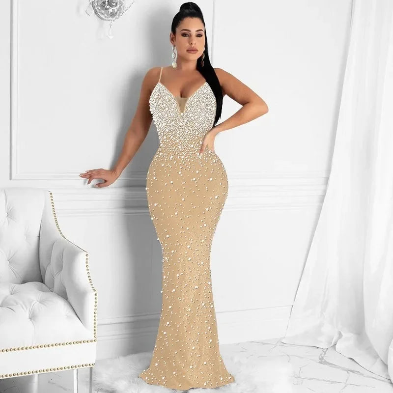 Vestido Longo Sereia com Brilhantes e Decote Elegante