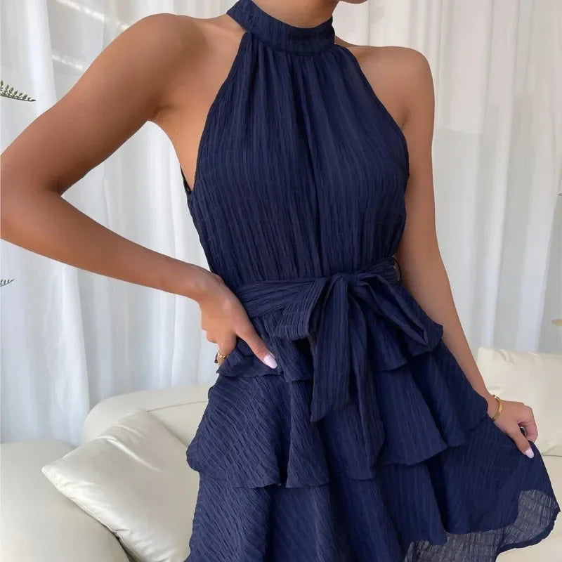 Vestido Curto Elegante com Decote Halter