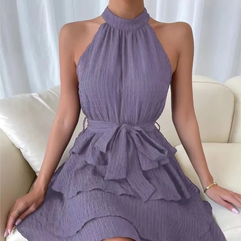 Vestido Curto Elegante com Decote Halter