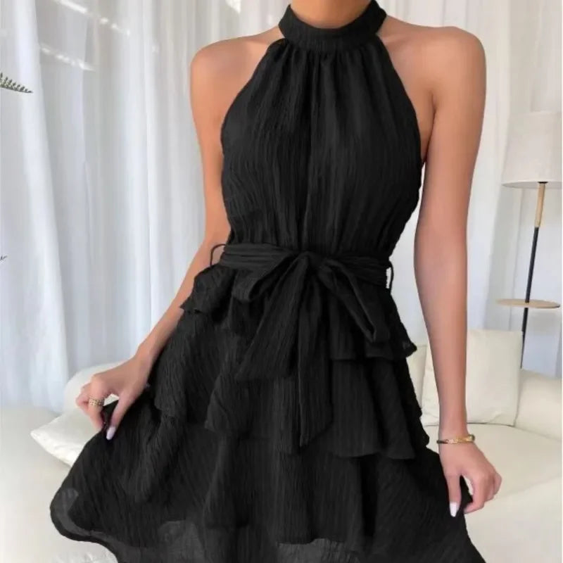 Vestido Curto Elegante com Decote Halter