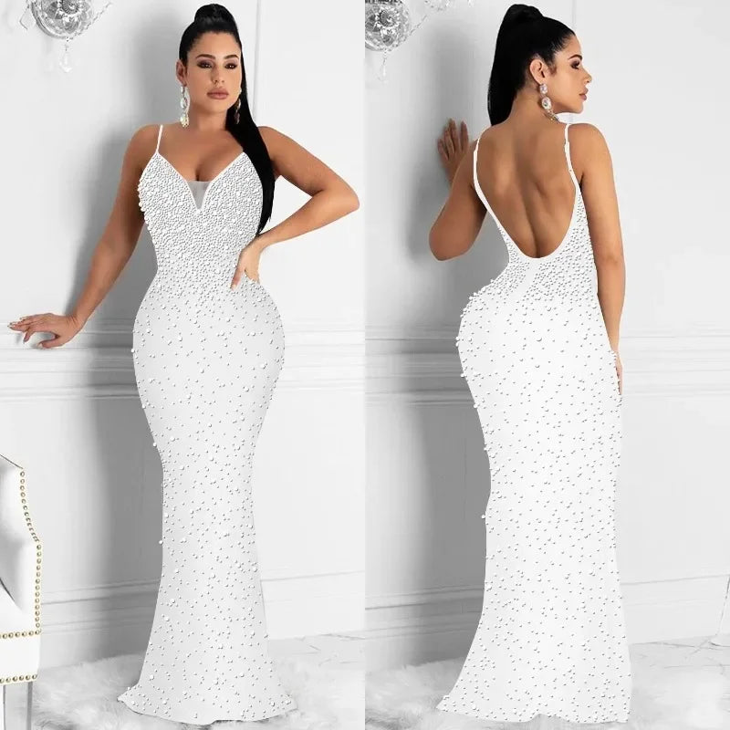 Vestido Longo Sereia com Brilhantes e Decote Elegante