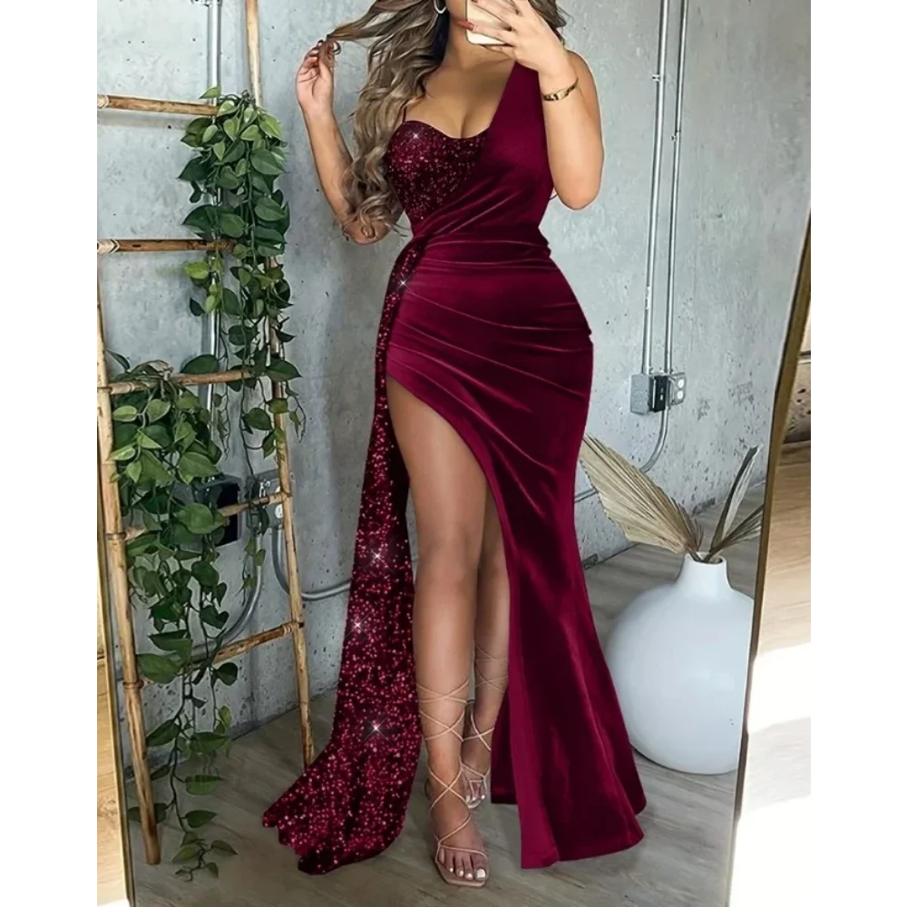 Vestido Longo Elegante com Decote Assimétrico e Racha Lateral