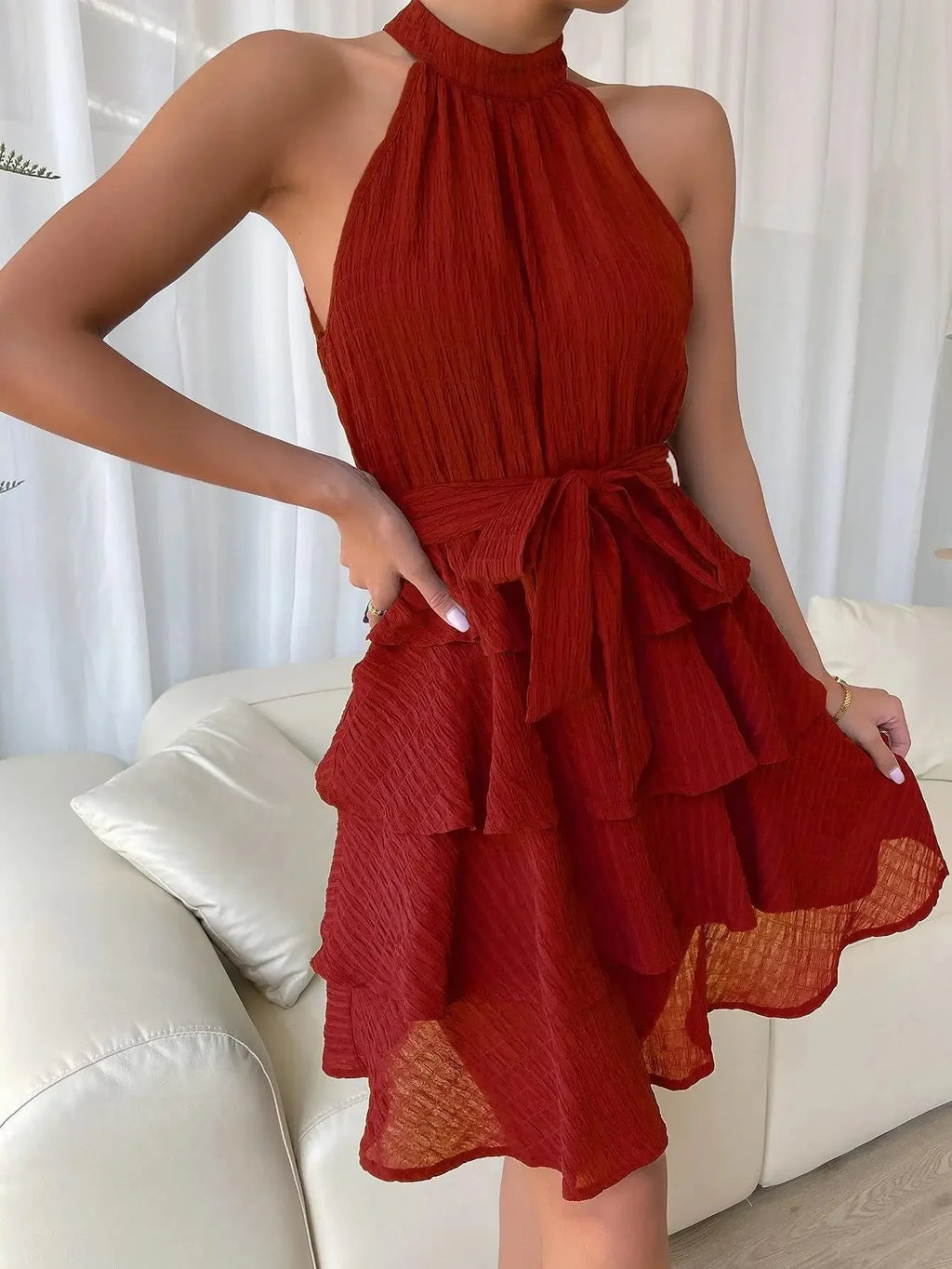 Vestido Curto Elegante com Decote Halter